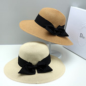 Modern női sapka szalaggal