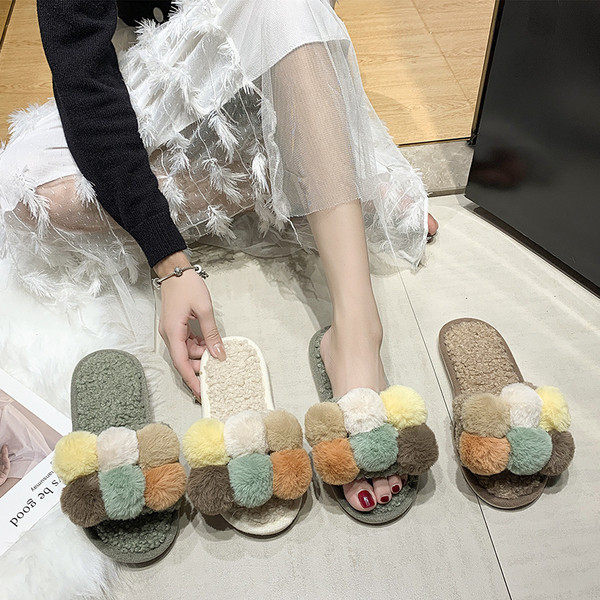 Ženske papuče s ravnim potplatom i puhom