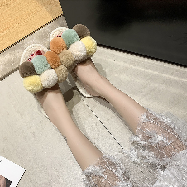 Ženske papuče s ravnim potplatom i puhom