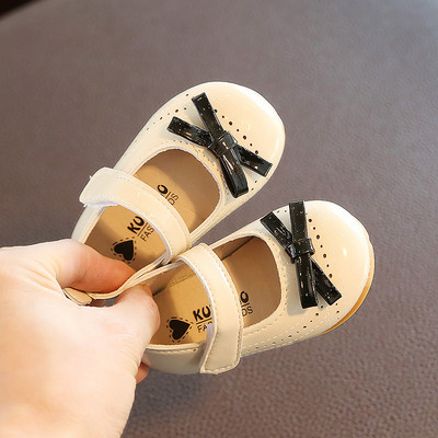 Бебешки обувки с панделка за момичета