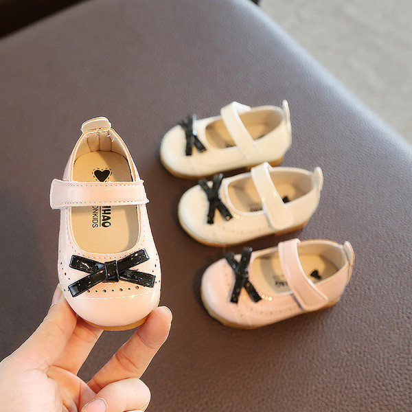 Szalagos babacipő lányoknak