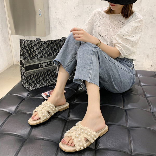 Modern női papucs gyöngyökkel