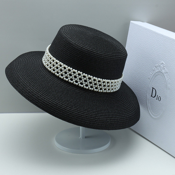 Stílusos női sapka gyöngy elemekkel