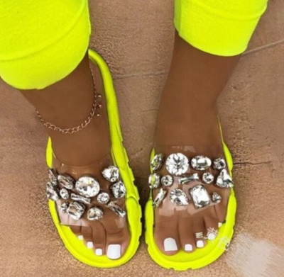 Novi model papuča sa grubim đonom i silikonskim remenom sa kamenčićima