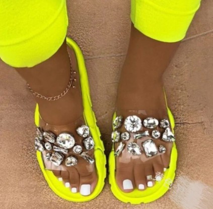 Novi model papuča sa grubim đonom i silikonskim remenom sa kamenčićima