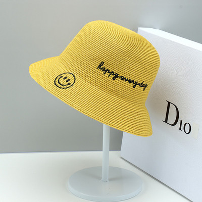 Moderna ženska kapa s vezom