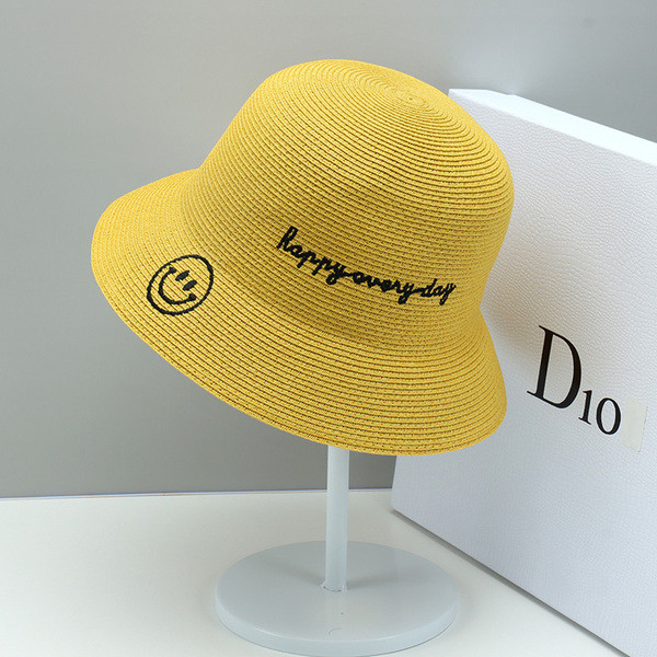 Moderna ženska kapa s vezom