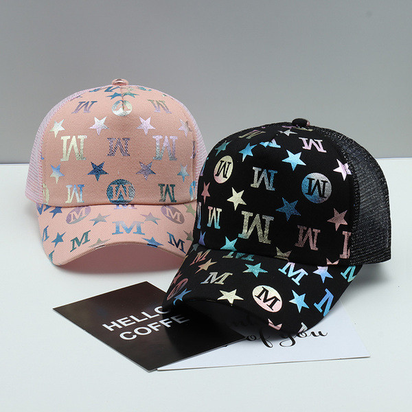 Női sapka színes rátéttel