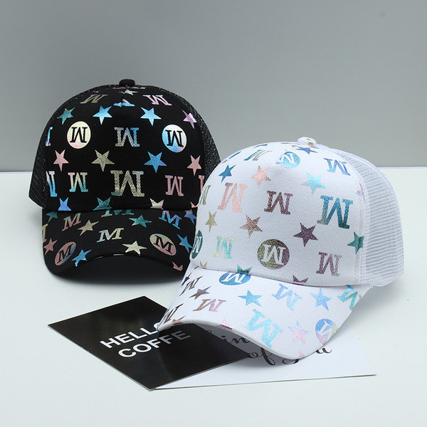 Női sapka színes rátéttel