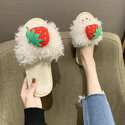 Naiste sussid 3D elemendiga ja udusulgedega