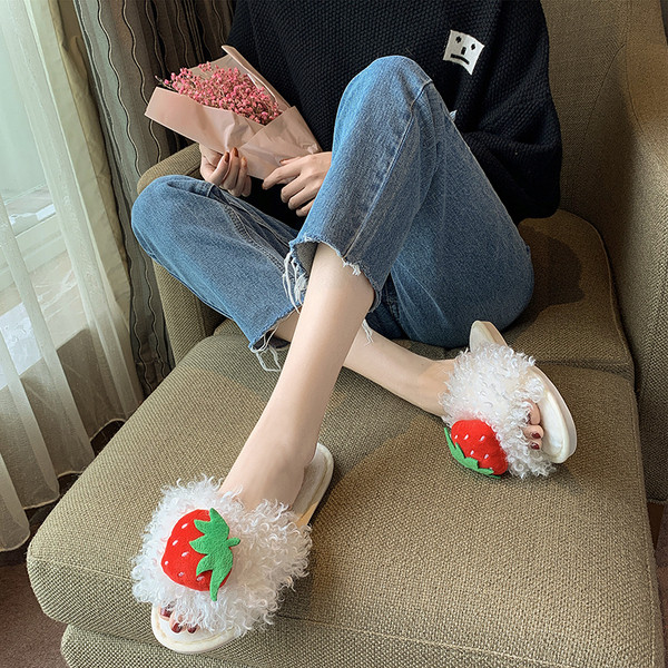 Naiste sussid 3D elemendiga ja udusulgedega