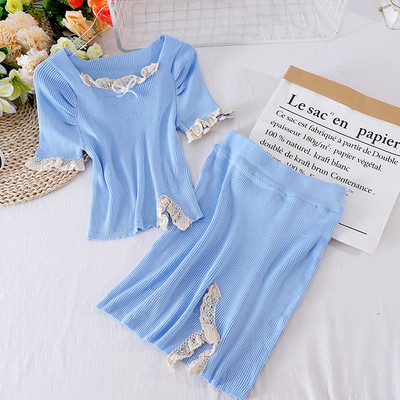 Moodne naiste komplekt, mis sisaldab T-särki ja kõrge vöökohaga seelikut