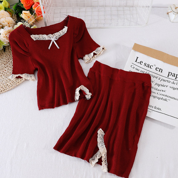 Moodne naiste komplekt, mis sisaldab T-särki ja kõrge vöökohaga seelikut