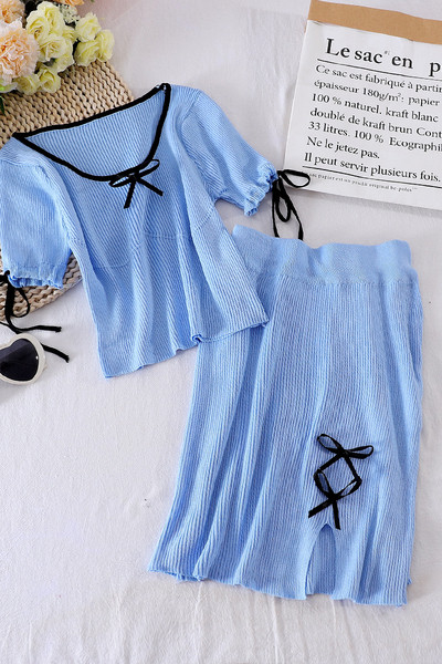 Dnevni ženski set iz dva dijela sa trakama