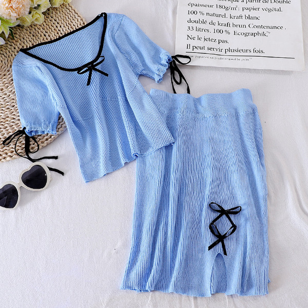 Dnevni ženski set iz dva dijela sa trakama