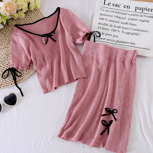 Dnevni ženski set iz dva dijela sa trakama