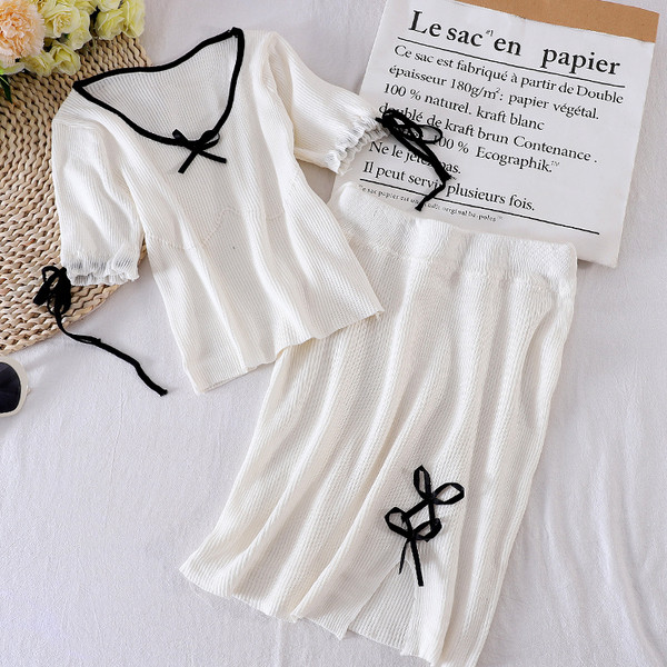 Dnevni ženski set iz dva dijela sa trakama