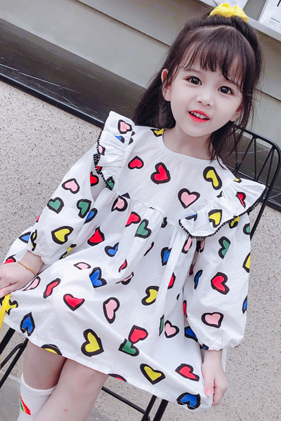 Moderna dječja haljina s dugim rukavima i srcima