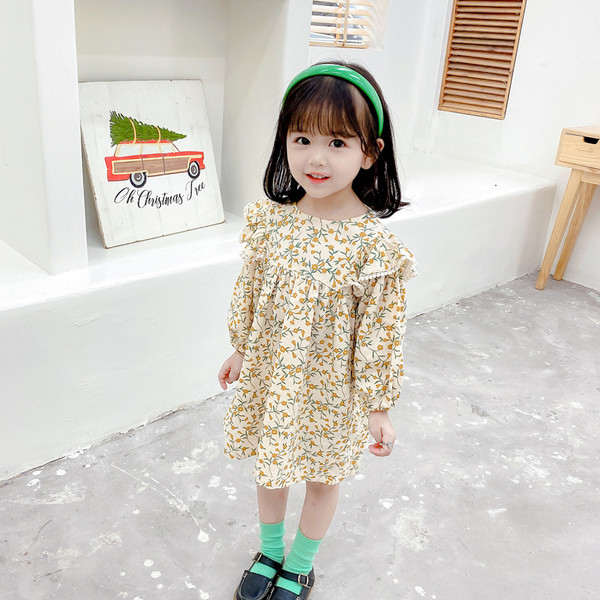 Aktuális gyerekruha virágos motívumokkal, hosszú ujjal