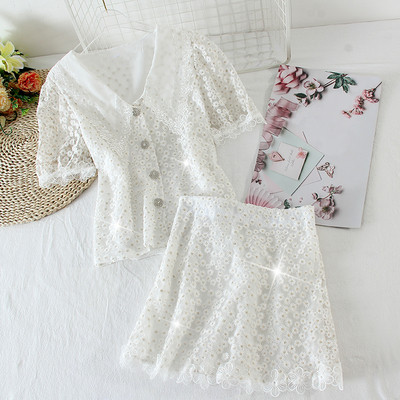 Női szett virágmotívumokkal díszített ingből és szoknyából