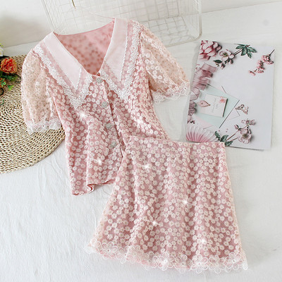 Női szett virágmotívumokkal díszített ingből és szoknyából