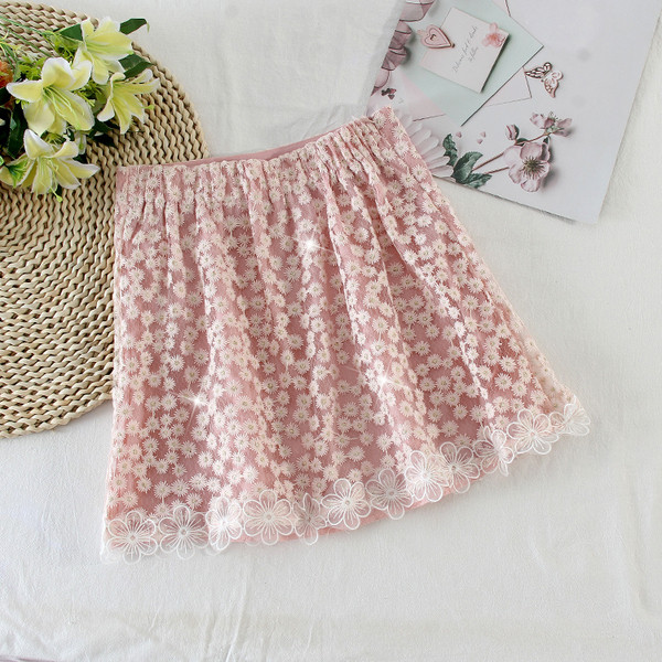 Női szett virágmotívumokkal díszített ingből és szoknyából