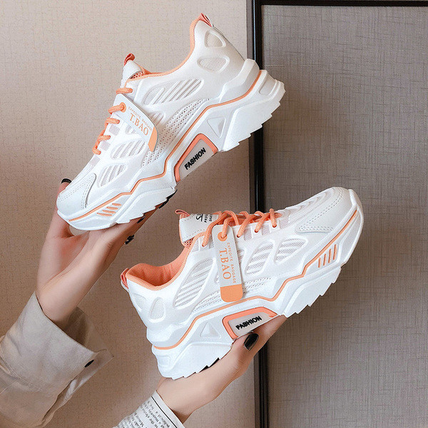 Női alkalmi sportcipő színes fűzővel, durva talppal