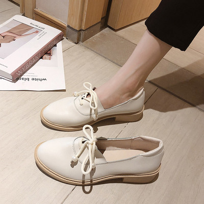 Bőr női alkalmi cipő fűzővel