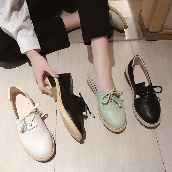 Bőr női alkalmi cipő fűzővel