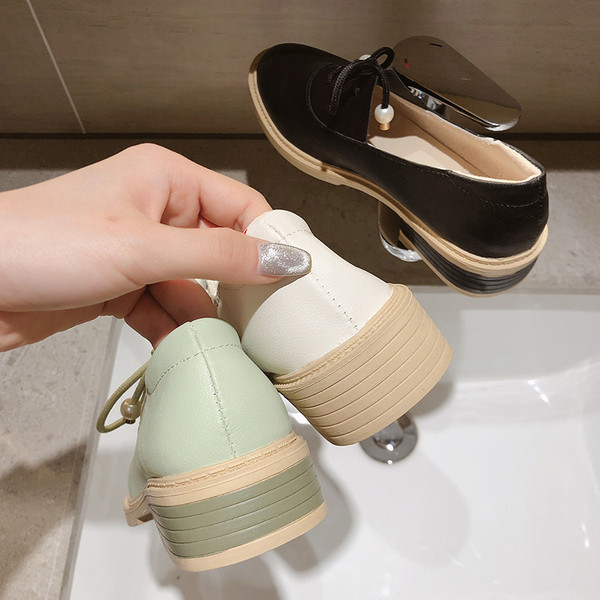 Bőr női alkalmi cipő fűzővel