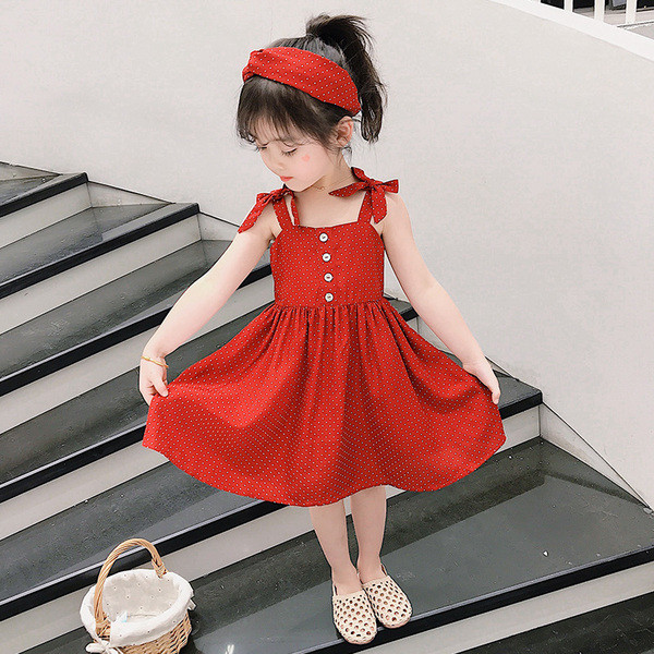 Nööpide ja paeltega vabaaja lastekleit