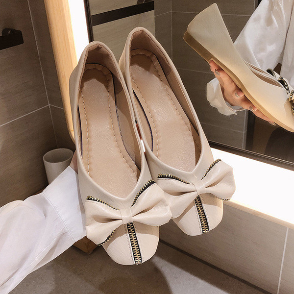 Ženske kožne cipele s ravnim potplatom i trakom