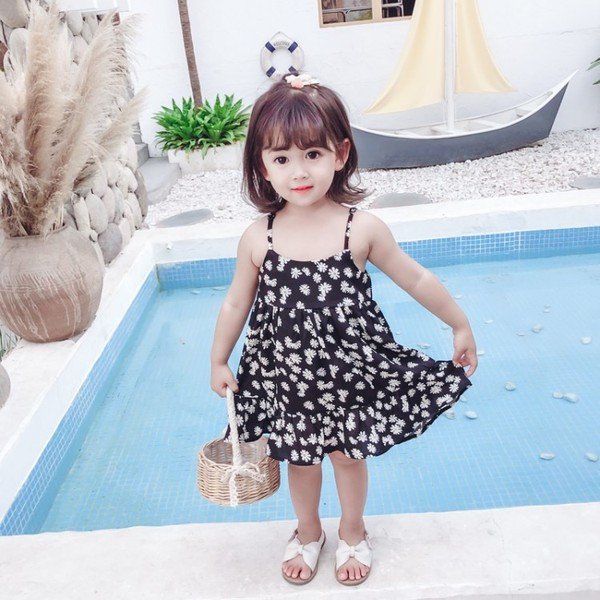 Gyerekruha vékony pántokkal és virágmotívumokkal