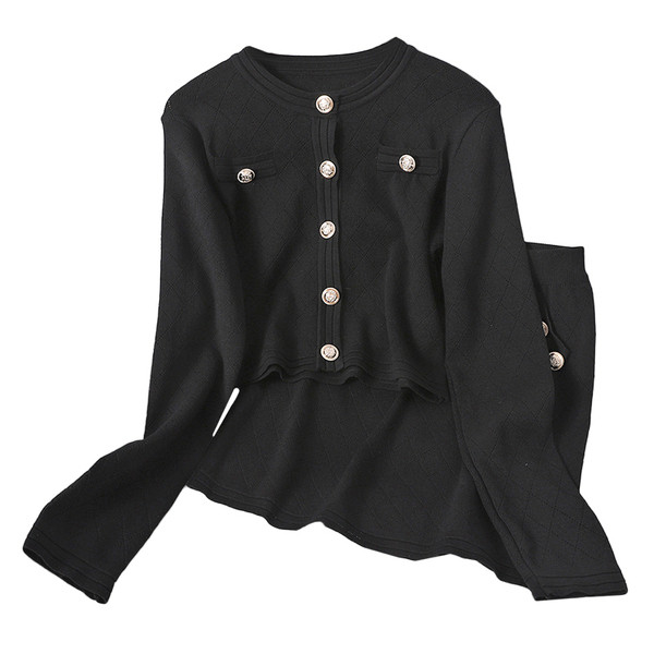 Fekete női szett mellényből és szoknyából