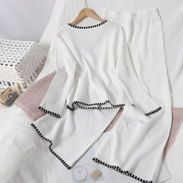 Moteriškas dviejų dalių komplektas - liemenė ir plačios kelnės