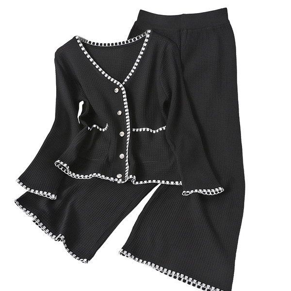 Moteriškas dviejų dalių komplektas - liemenė ir plačios kelnės