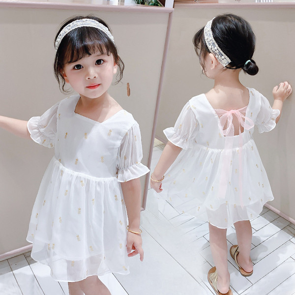 Lühikeste varrukate ja paelaga laste suvekleit