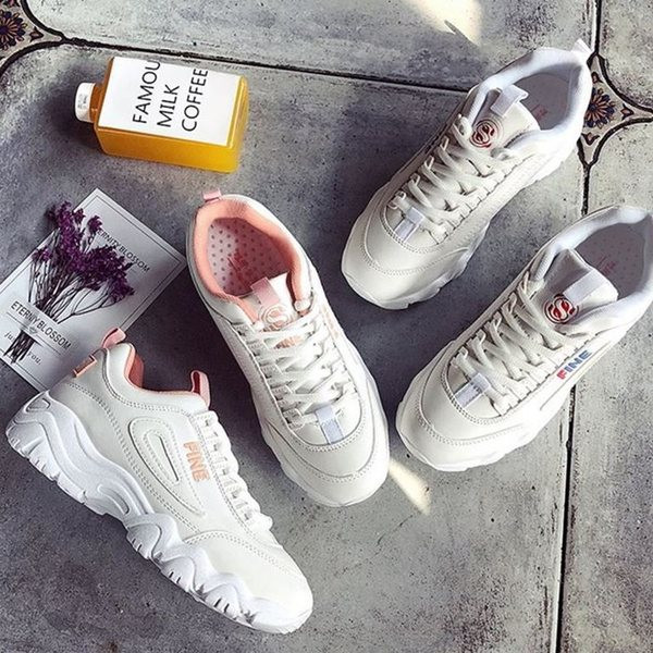 Női tornacipő durva talppal