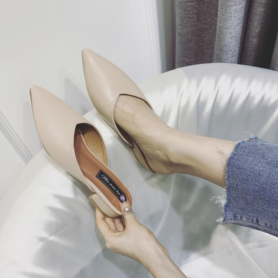 Naiste nahast sussid terava otsaga madala paksu kontsaga mudel