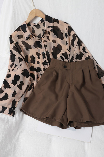 Modern női szett inggel és rövidnadrággal