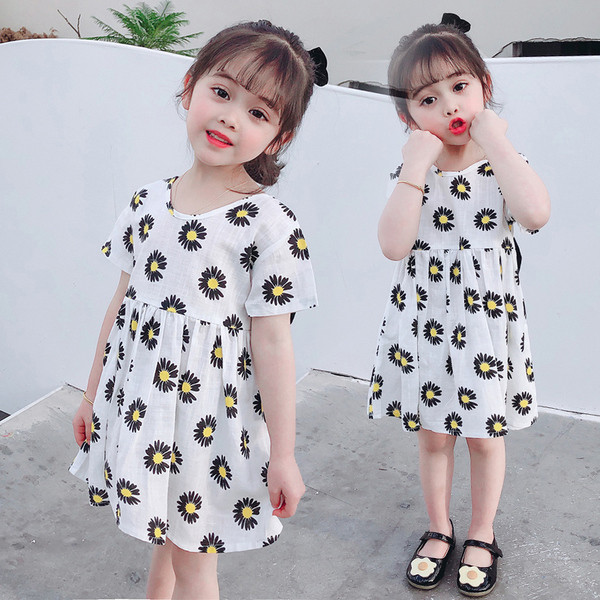 Modern gyerekruha virágos motívumokkal és szalaggal