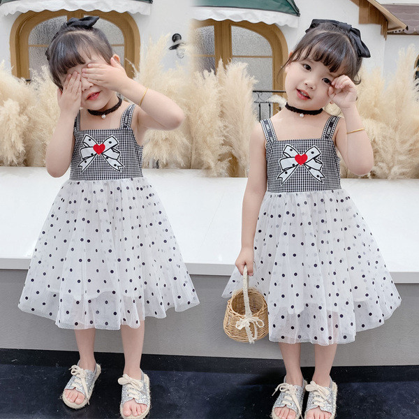 Modern gyerekruha szalaggal és pántokkal