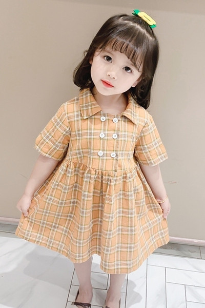 Gyermek kockás ruha gombokkal és rövid ujjú