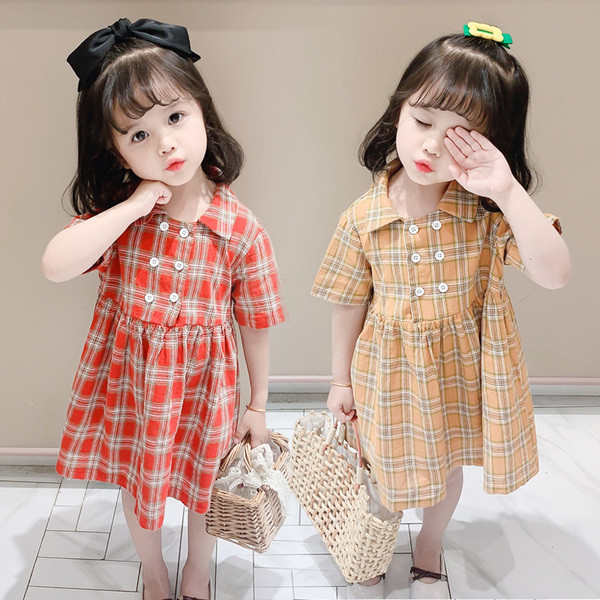 Gyermek kockás ruha gombokkal és rövid ujjú
