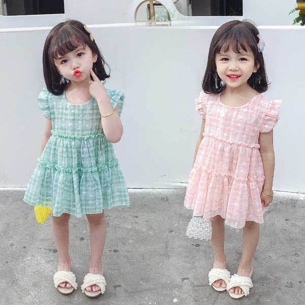 Modern gyerekruha-modell fürtökkel