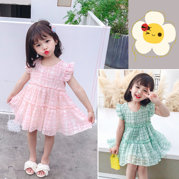 Modern gyerekruha-modell fürtökkel