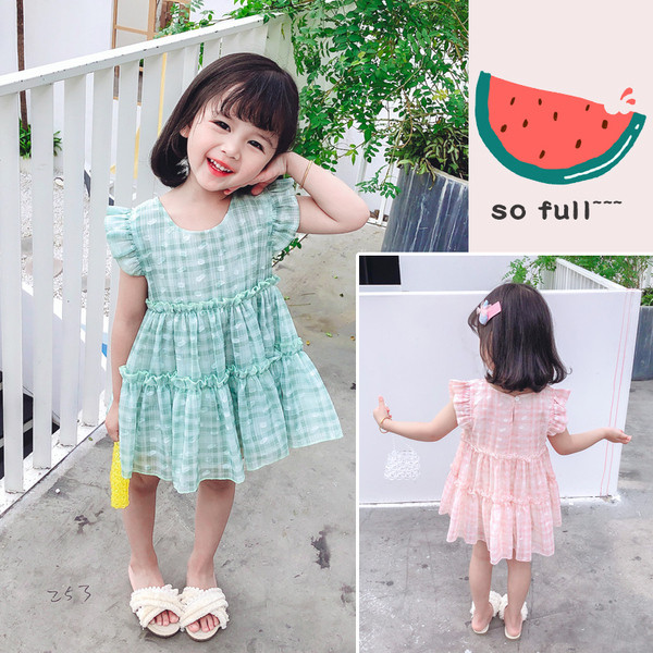 Modern gyerekruha-modell fürtökkel