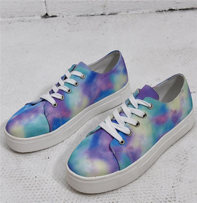 Női modern tornacipő színes mintával - nagy méretben