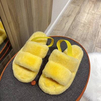 Moodsad naiste sandaalid udusulgede ja lameda tallaga