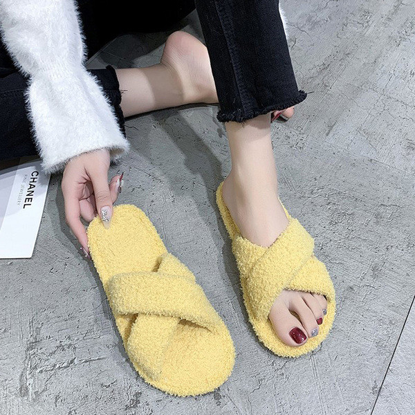 Ženske papuče s ravnim potplatom